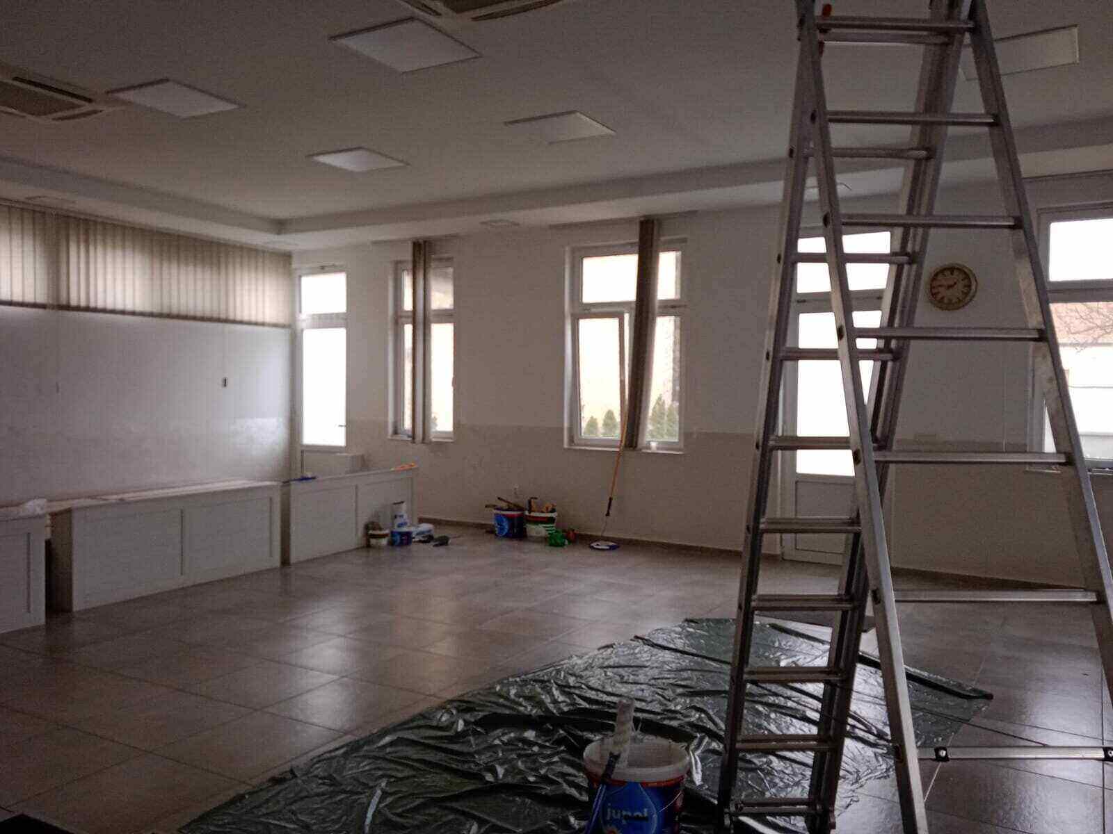 Merdevine u renoviranoj prostoriji u Novom Sadu