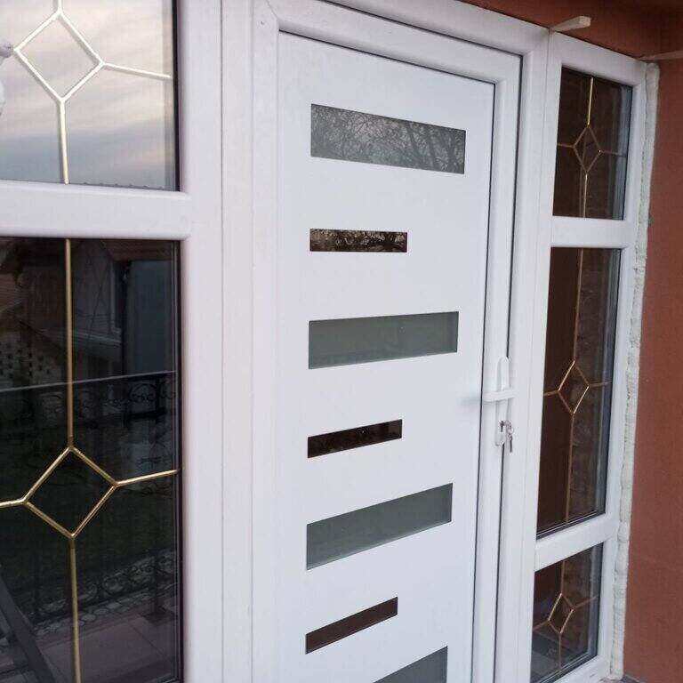 Ulazna PVC vrata sa staklom